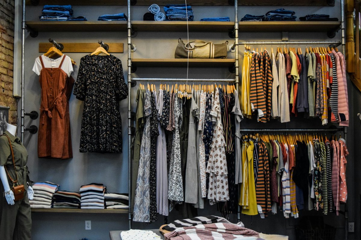 Retail customer experience imagery from the NewStore article.
